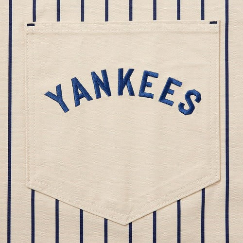 MLBâ¢ Cooperstown New York Yankeesâ¢ Essential Apron