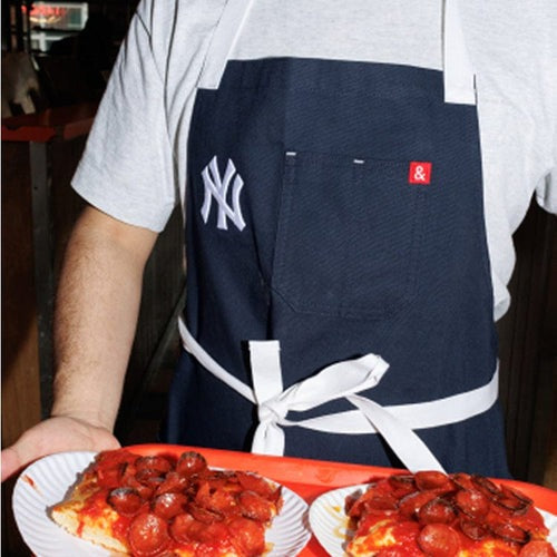 MLBâ¢ New York Yankeesâ¢ Essential Apron
