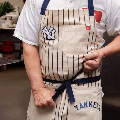 MLBâ¢ Cooperstown New York Yankeesâ¢ Essential Apron
