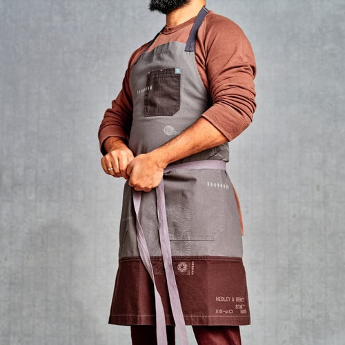 STAR WARSâ¢ Mandalorianâ¢ Essential Apron